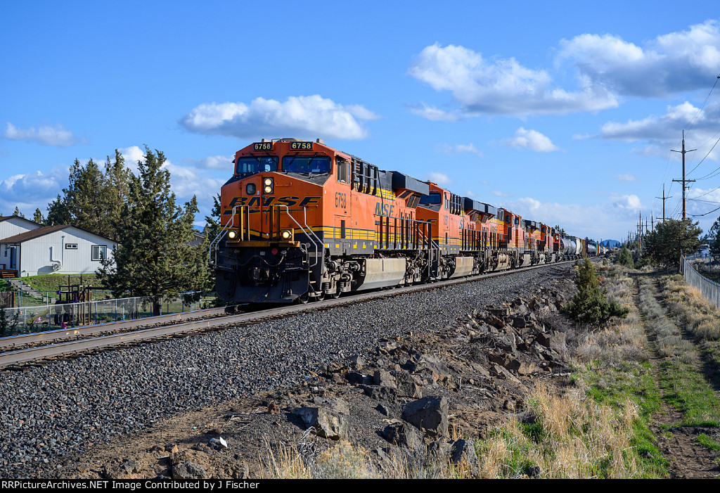 BNSF 6758